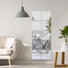 Autocollant miroir rectangulaire vertical avec motifs géométriques et fond texturé sur un mur blanc.