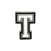 Charm lettre T alphabet noir et gris sur chaussure.