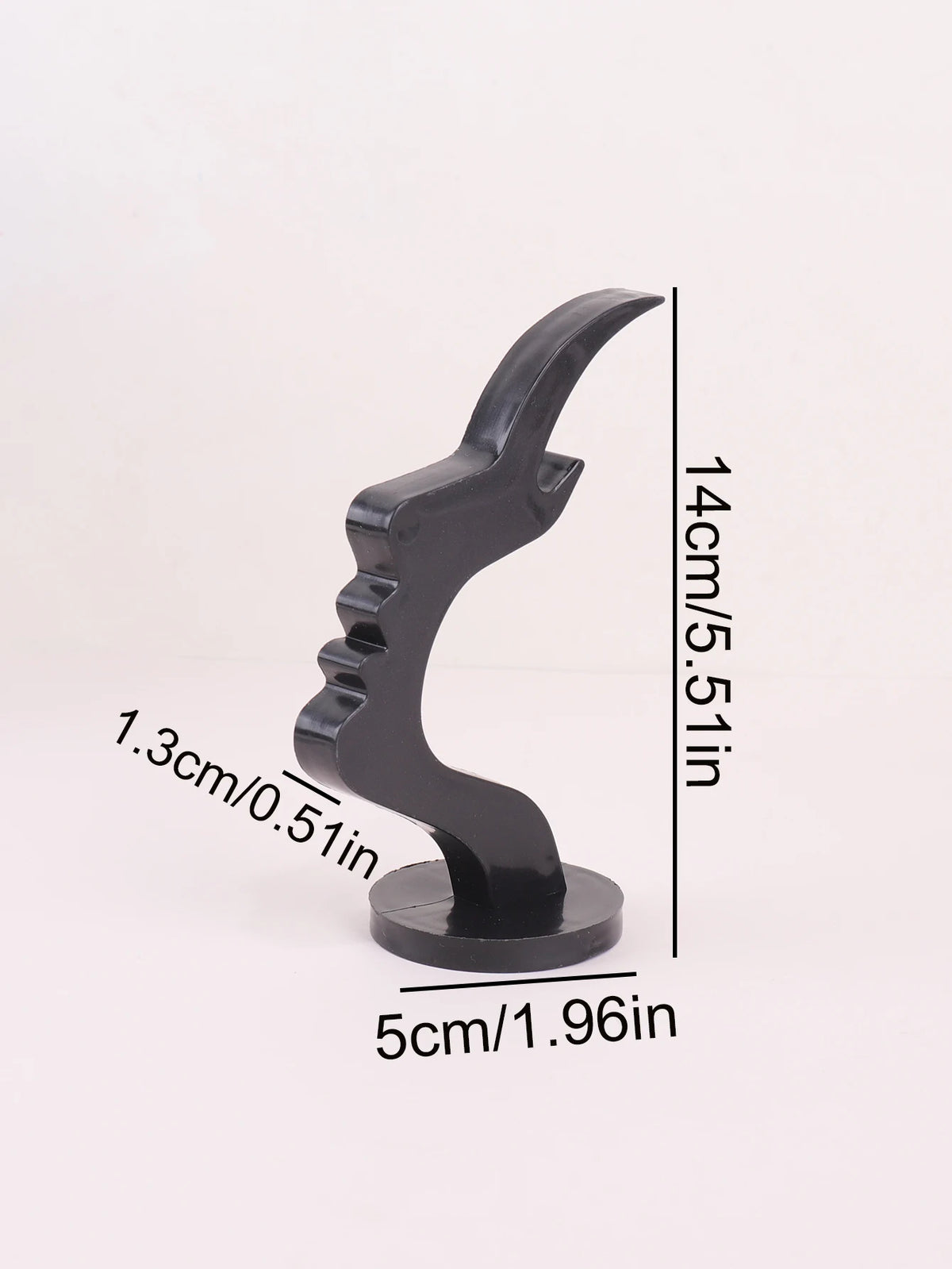 A black minimalist side face glasses holder with a curved design, shown in profile and with dimensions.