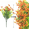 Nahaufnahme künstlicher orange-gelber Frühlingsblumen für Outdoor-Dekoration