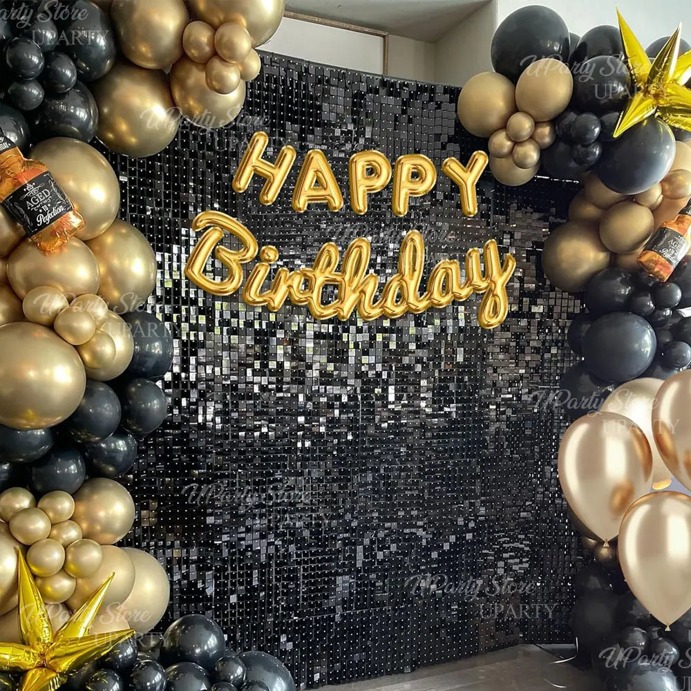 Fond mural pailleté foncé décoré de ballons or et noir avec les mots Joyeux Anniversaire
