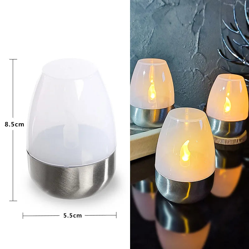 Set moderne, silberfarbene Glas-Kerzenhalter mit warmem gelbem LED-Flammen für Outdoor-Dekoration.