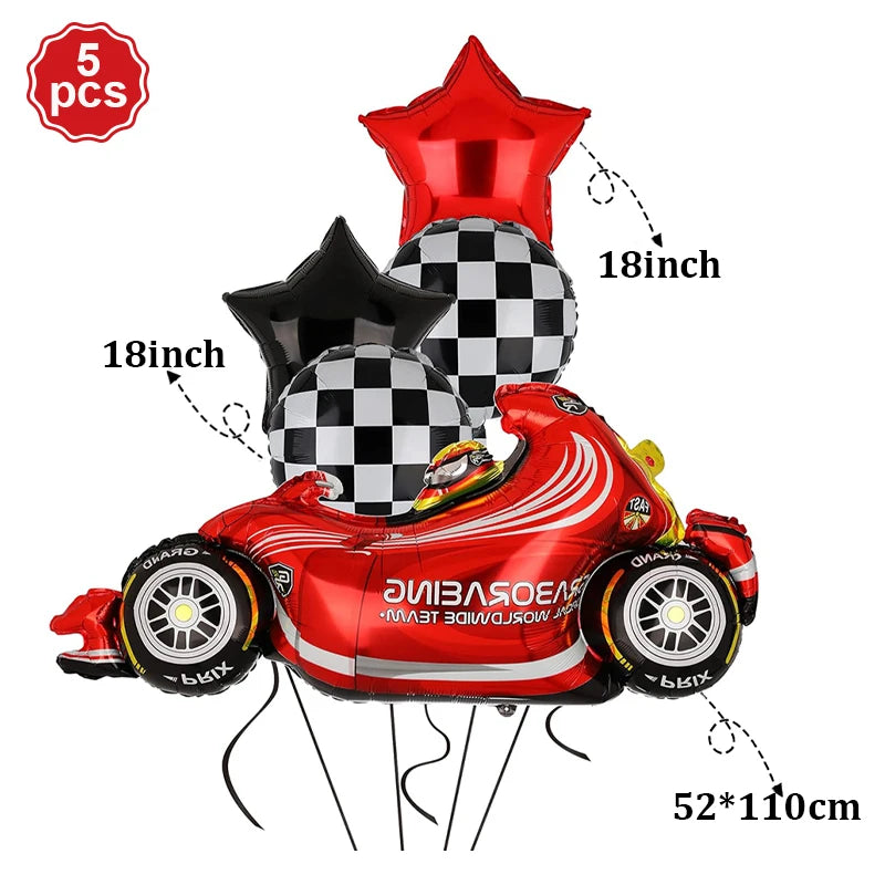 Drapeau de course à carreaux rouges avec une étoile et des roues