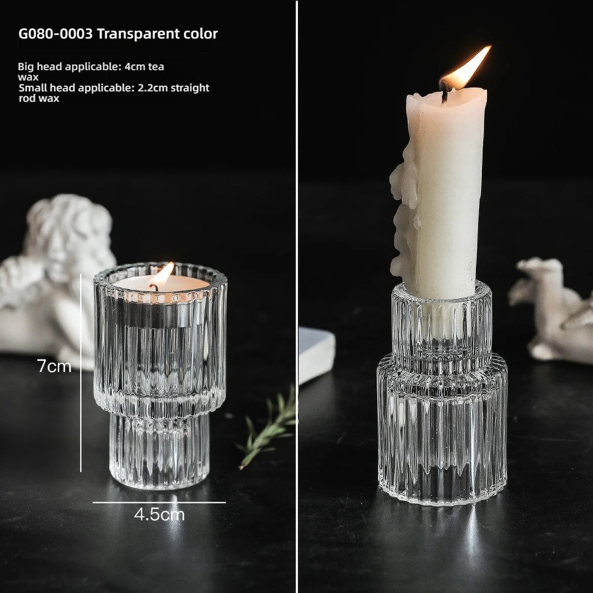 Porta velas de cristal transparente color verde azulado con vela blanca sobre superficie negra.