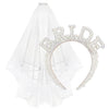 Voile de mariée blanc et bandeau de ruban de perles de mariée exposés ensemble.