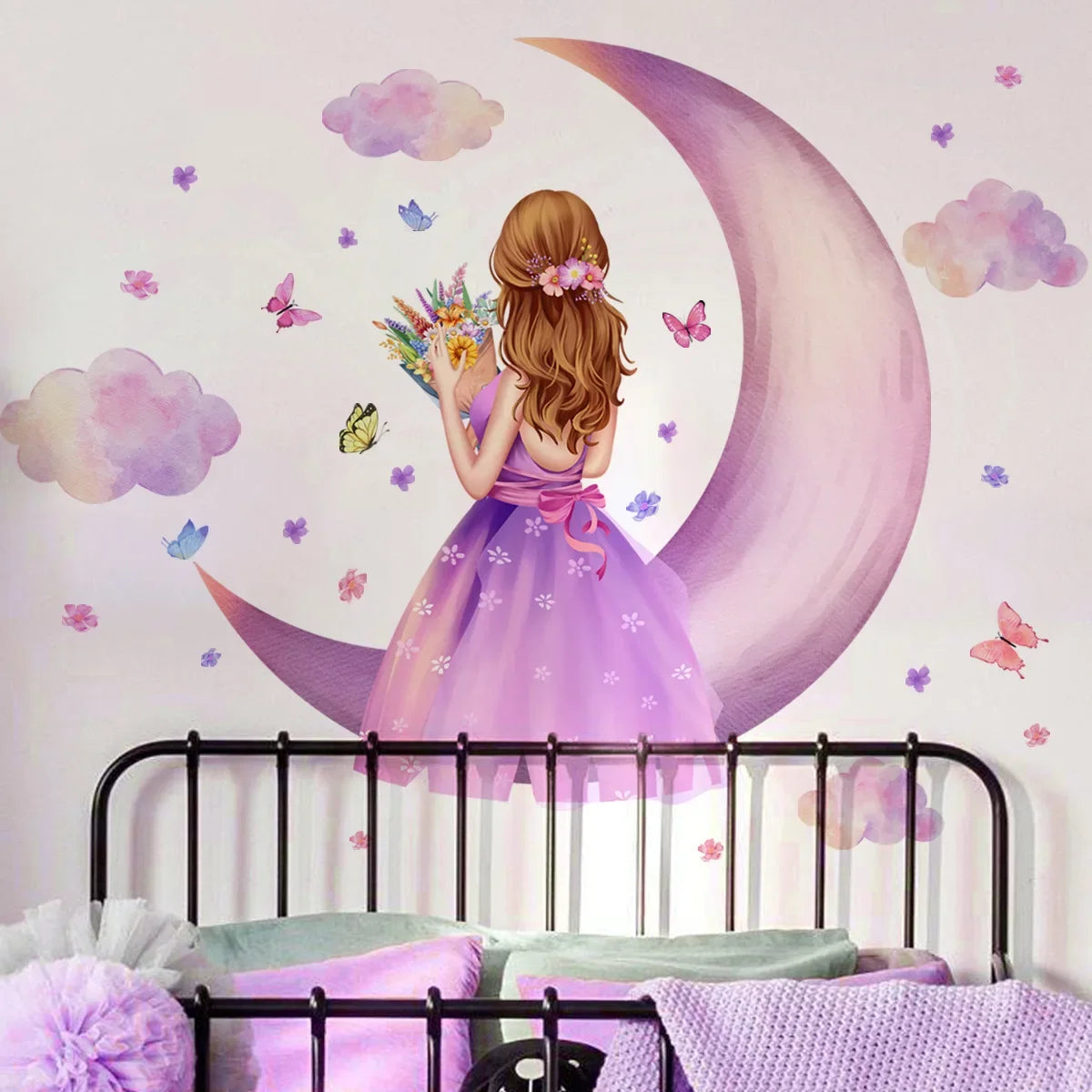 Peinture d'une fille aux longs cheveux bruns dans une robe violette, devant une grande lune de croissant rose.