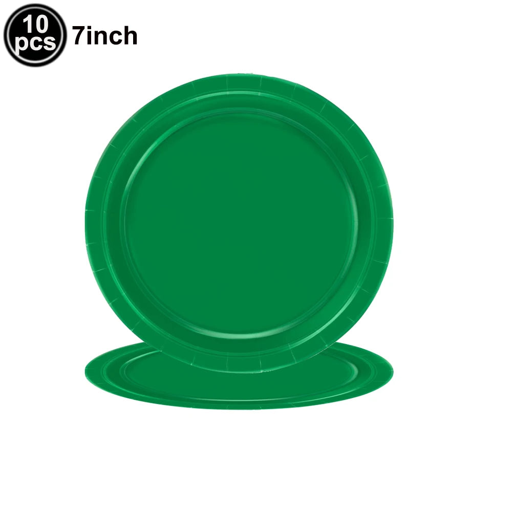 A green disposable paper plate shown flat, with a label indicating 10 pieces and 7 inch size.