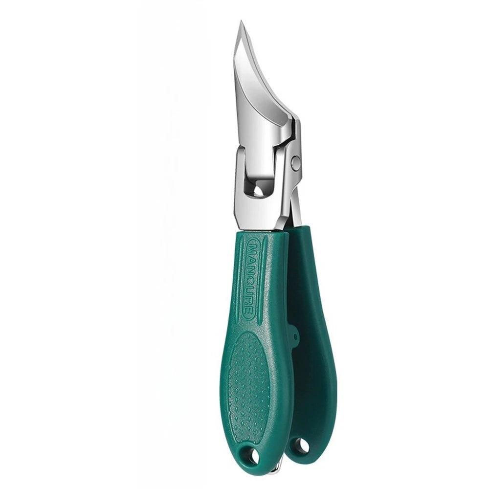 Ein Paar silberner Nagelschere mit grünen Griffen und einer scharfen Metallklinge.