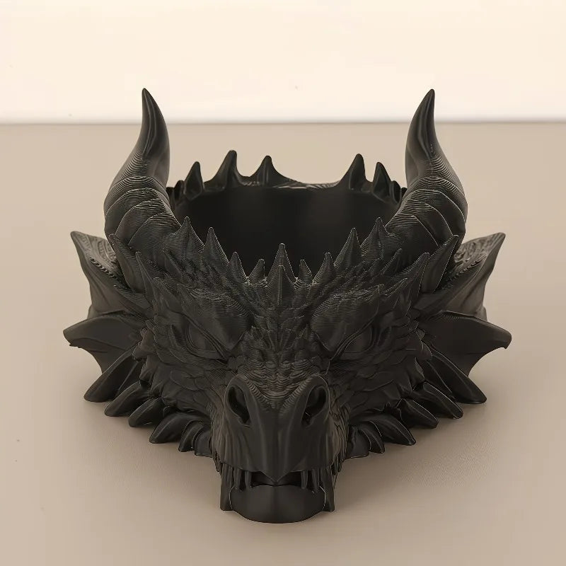 Sculpture de tête de dragon gothique noir pour bureau avec des cornes acérées et des détails faciaux.