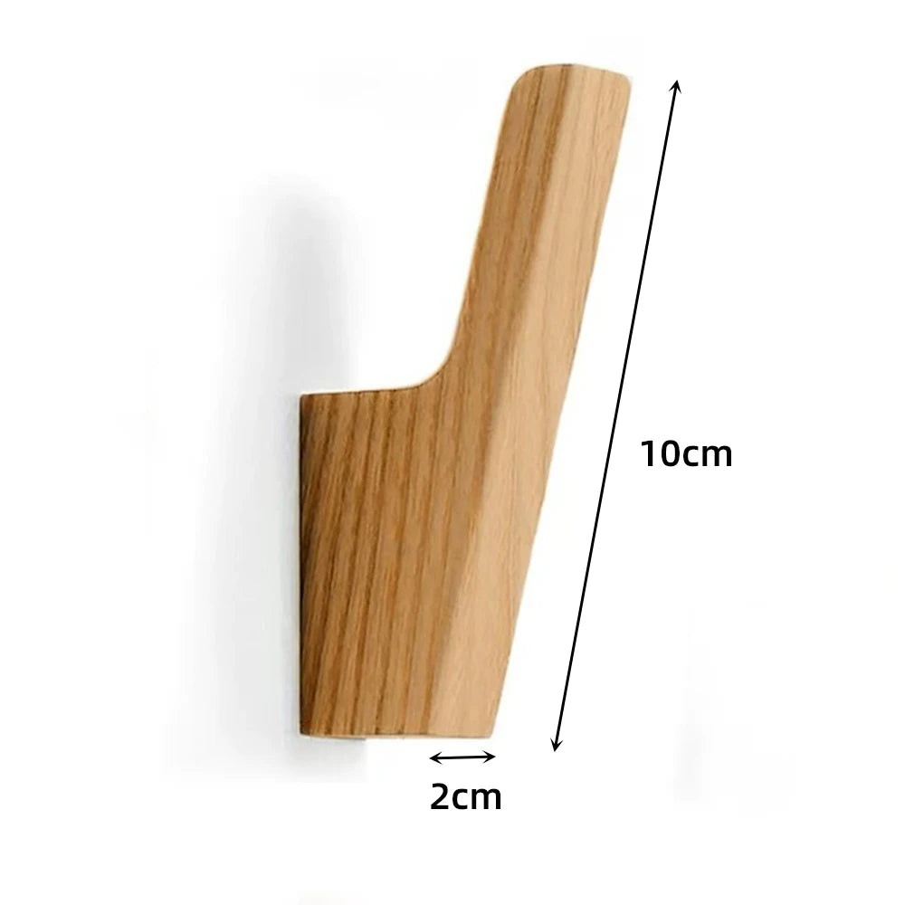 Naturholzwandhaken mit geneigtem Design, 10 cm lang und 2 cm breit.