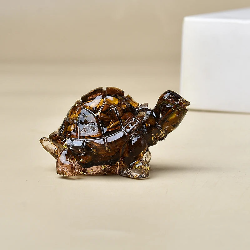 Glänzende bernsteinfarbene Kristallfigur einer Schildkröte, zum Heimdekor.