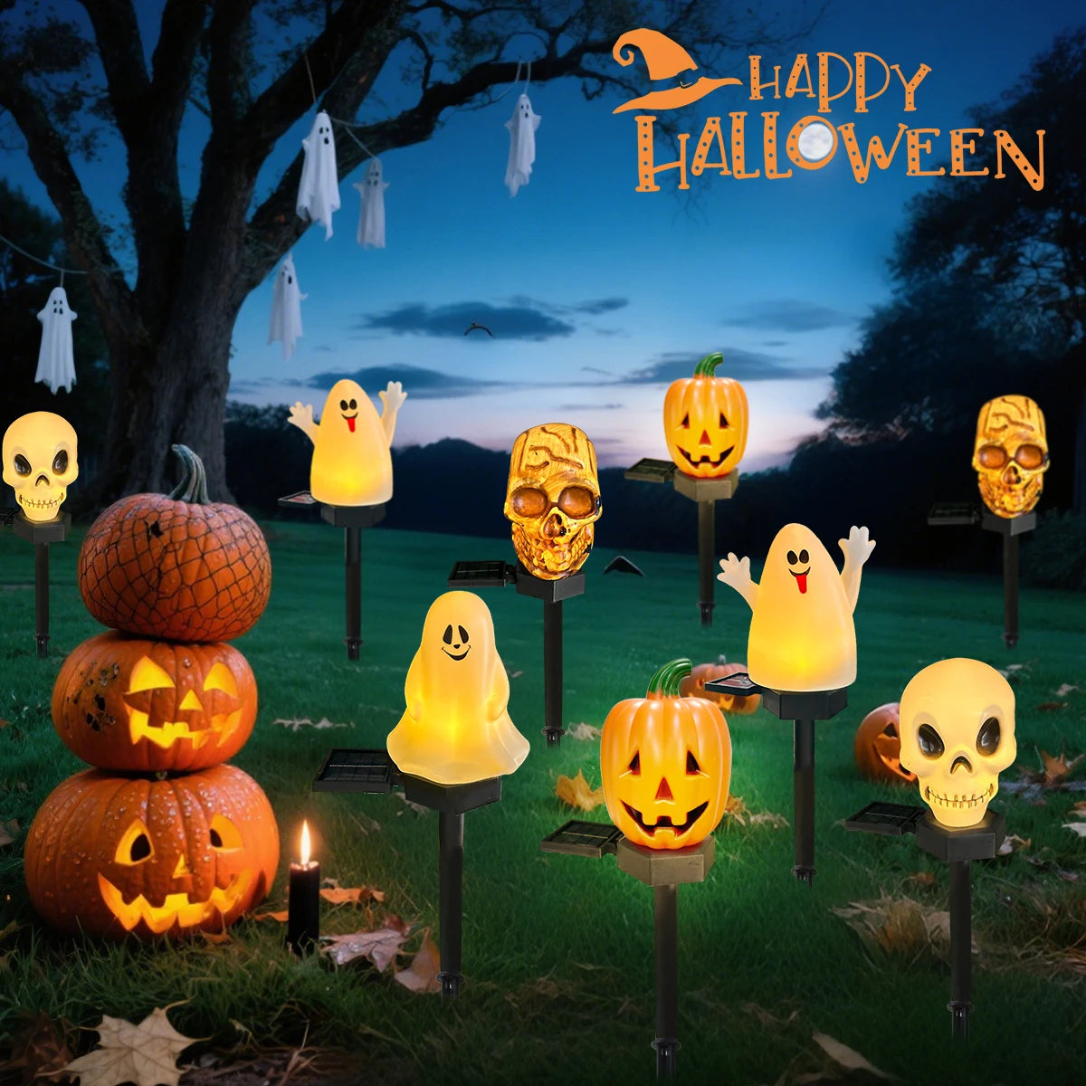Une collection de lumières de citrouilles et de fantômes allumées éclairant une scène d'Halloween en extérieur sur l'herbe.