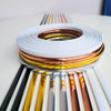 Rouleaux de moulure à autocollant et miroir 3D en différentes couleurs, y compris or, cuivre, argent et noir.
