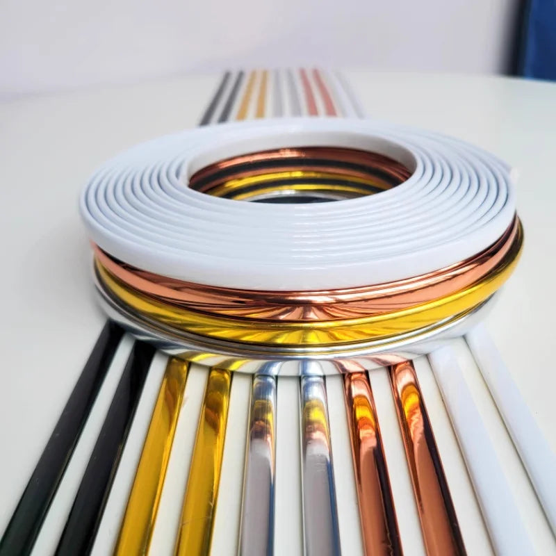 Rouleaux de moulure à autocollant et miroir 3D en différentes couleurs, y compris or, cuivre, argent et noir.