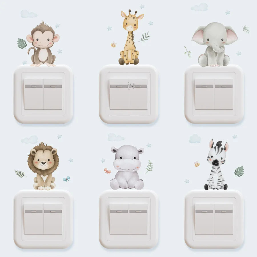 Set aus süßen Waldtieren-Wandstickern mit Affe, Giraffe, Elefant, Löwe und weißem Kälber.