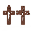 Deux petits pendentifs en bois de croix, l'un gravé d'INRI et l'autre de Jésus.