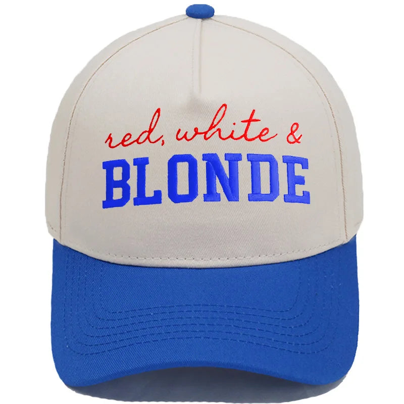 Casquette de baseball beige clair brodée avec le texte rouge blanc & BLONDE sur le devant.