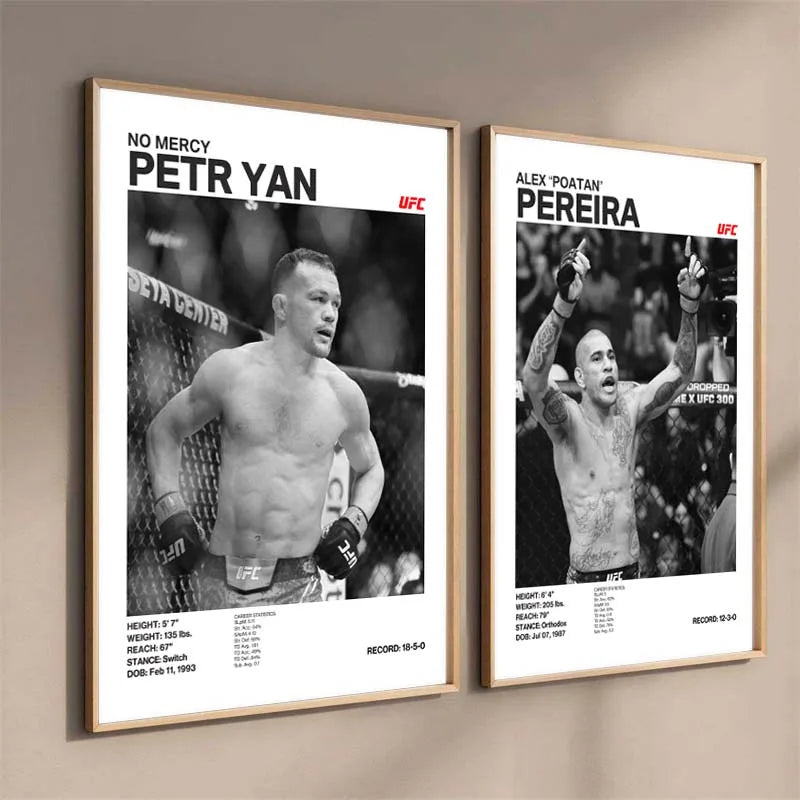 Arte en lienzo enmarcado con una foto en blanco y negro de Petr Yan y Alex Poatan Pereira