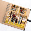 Carnet photo à plat présentant plusieurs portraits de famille et d'animaux de compagnie sur les pages.