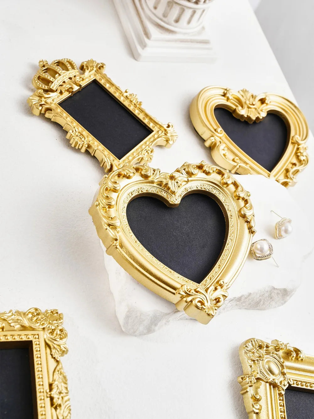 Ornate Resin Hanging Photo Frame for Vintage Décor