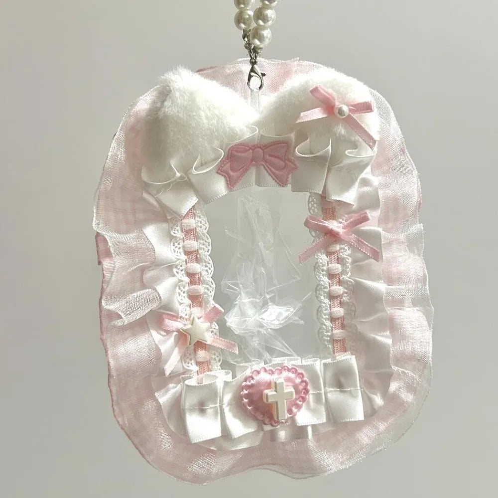 Porte-cartes en dentelle rose et blanc avec un charme de nœud et des détails de ruban
