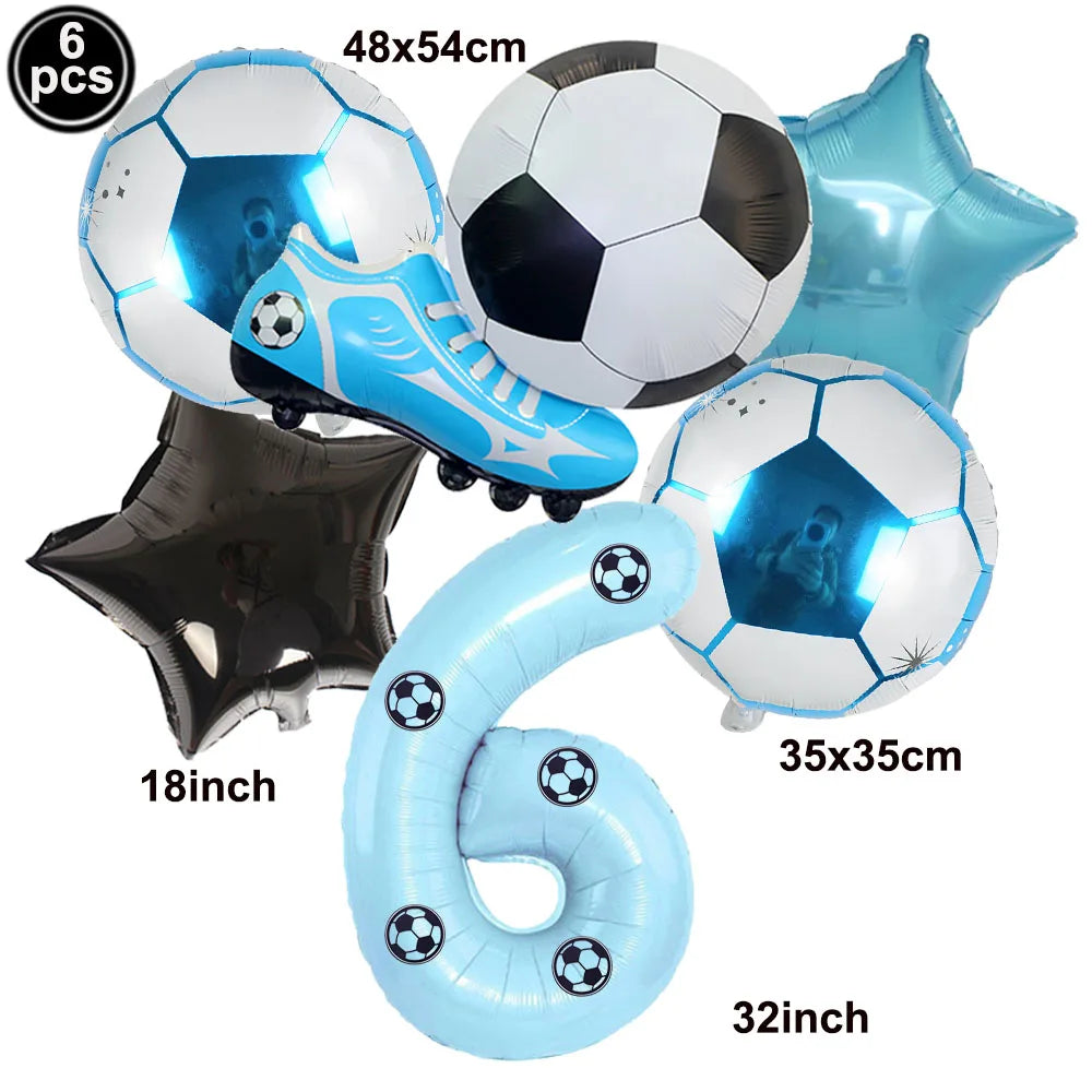 Un set de six ballons de football et numéros bleus et blancs.