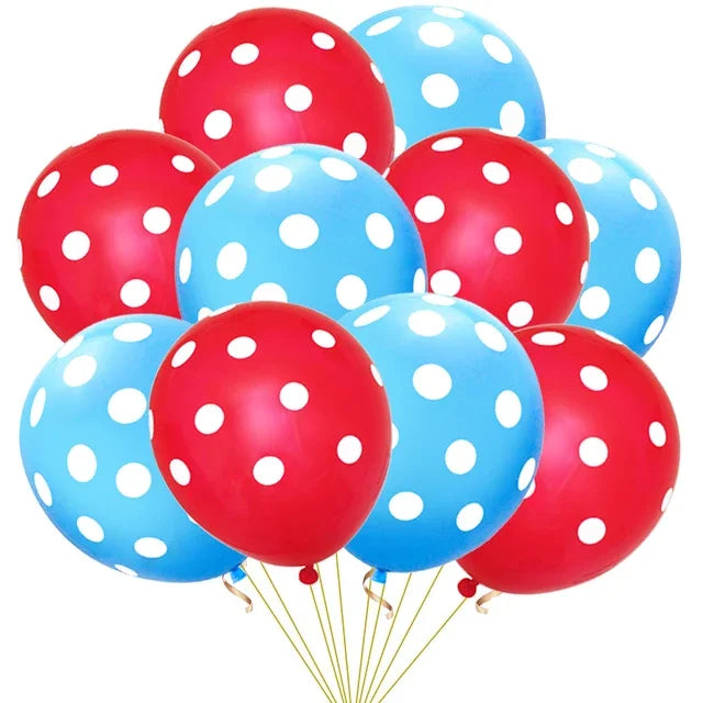 Un juego de veinte globos de látex rojos y azules con lunares para decoración de fiesta