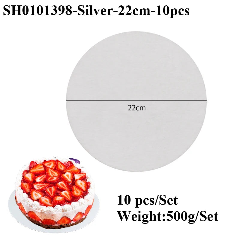 A white, round cake board with a 22cm diameter is shown next to a strawberry cake.