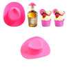Un set de petits cadeaux de fête western cowgirl incluant une assiette rose, une bouteille en verre et deux cupcakes à la fra