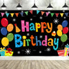 Banner negro decorado con banderas de banderines coloridos y el texto Feliz Cumpleaños en varios colores brillantes.