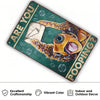 Vintage Metall-Badezimmerwandschild mit Handabdruck und dem Text: ARE YOU POOPING