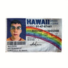 Flagge eines hawaiianischen Führerscheins mit persönlichen Informationen und einem Regenbogen-Farbverlauf im Hintergrund.