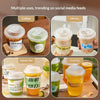 Colección de bebidas calientes como café, té con leche, té de limón y té de fruta servidas en tazas desechables en forma de U