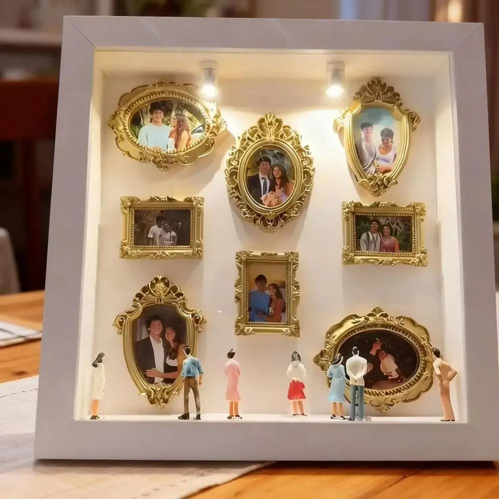 Weiße dekorative Box mit mehreren verzierten, goldgerahmten Silhouetten-Souvenirs.