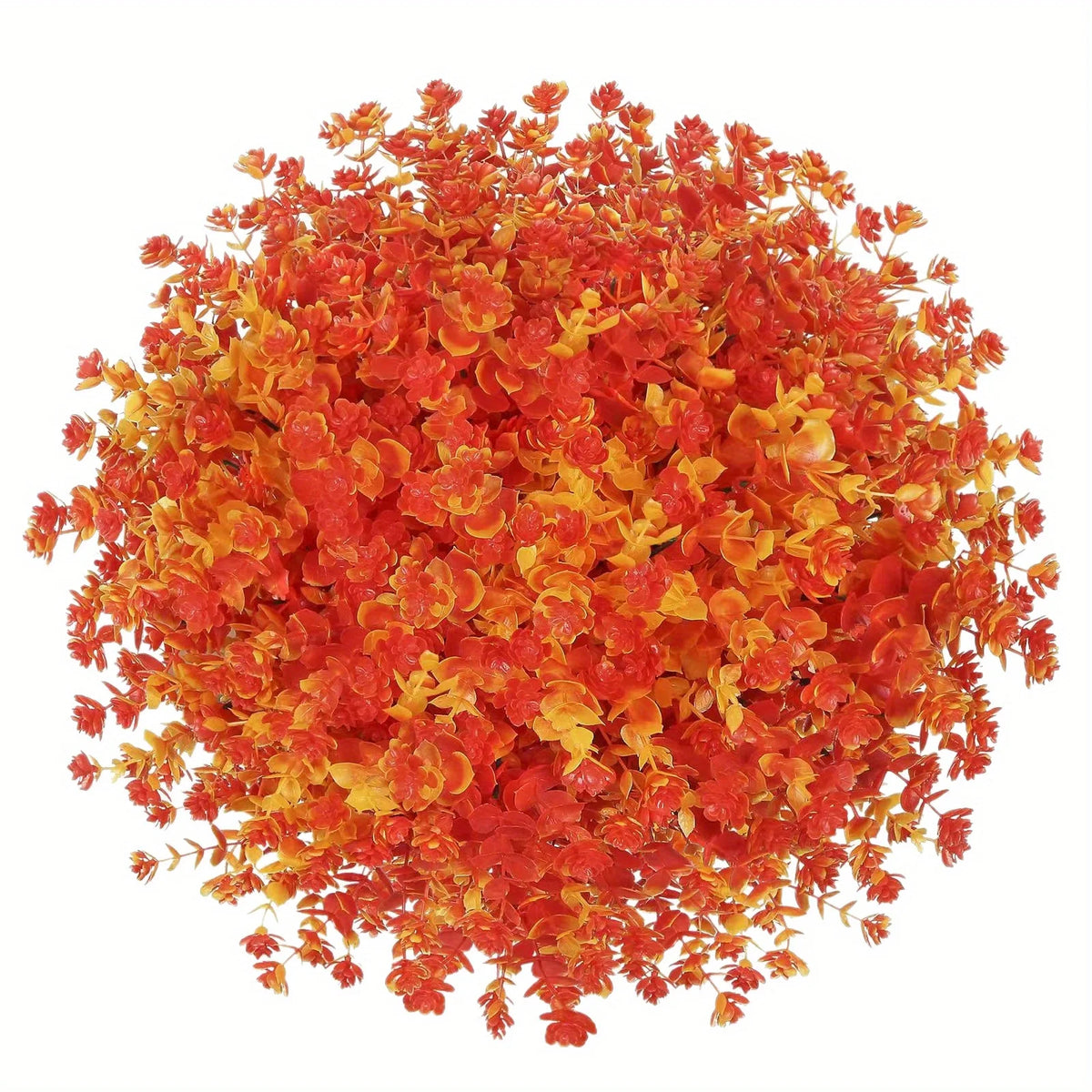 Dichte Kugel aus leuchtend orange-gelben künstlichen Sträuchern für saisonale Dekoration.