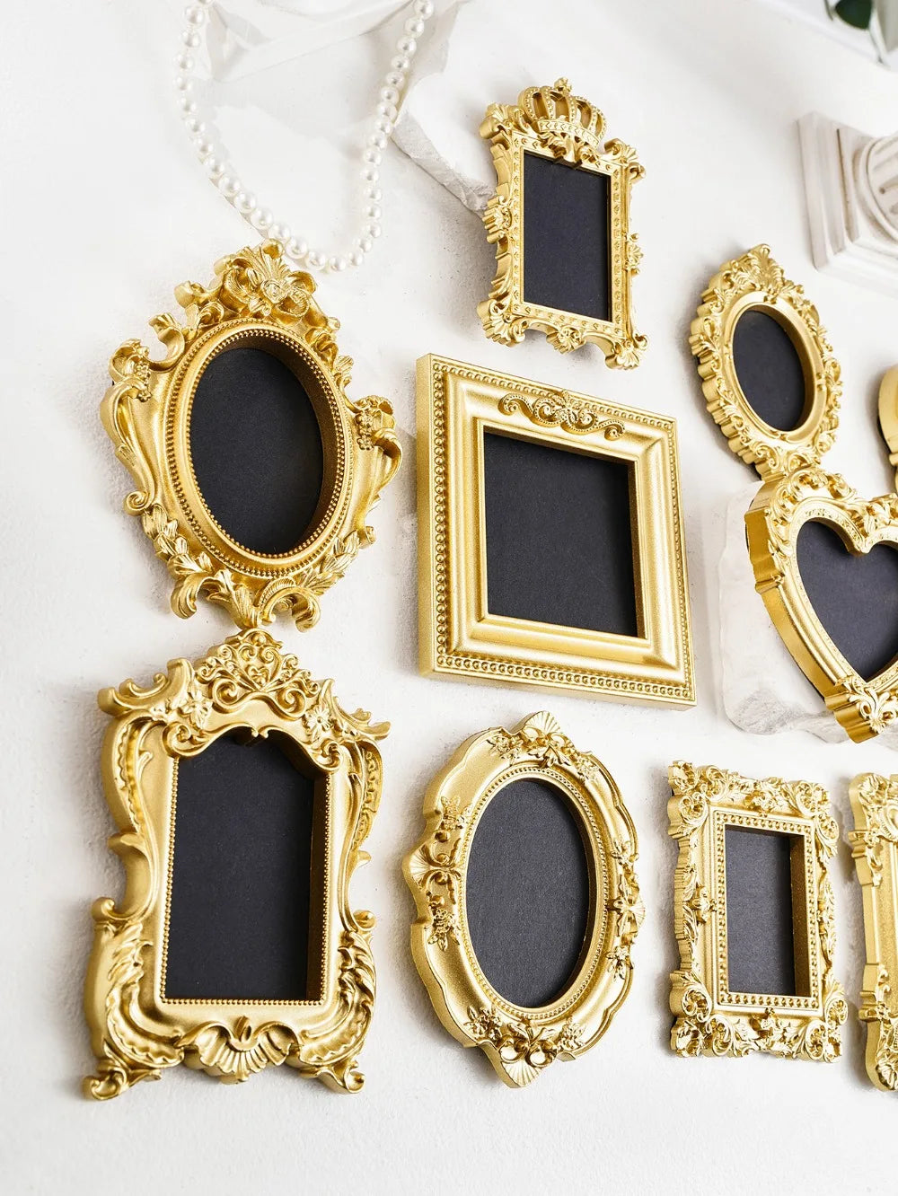 Ornate Resin Hanging Photo Frame for Vintage Décor
