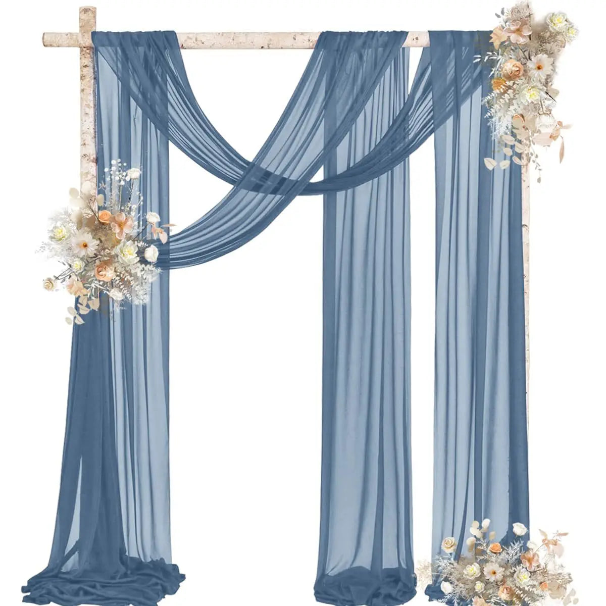 Tissu fluide bleu élégant drapé formant un fond avec des accents floraux