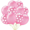 Un grupo de globos de látex rosa con lunares atados para decoración de fiesta.