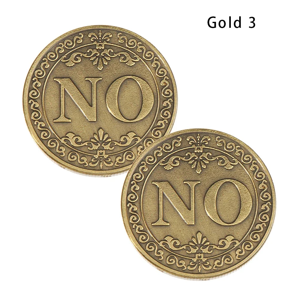 Moneda metálica dorada conmemorativa que muestra la inscripción NO rodeada de ornamentación decorativa.