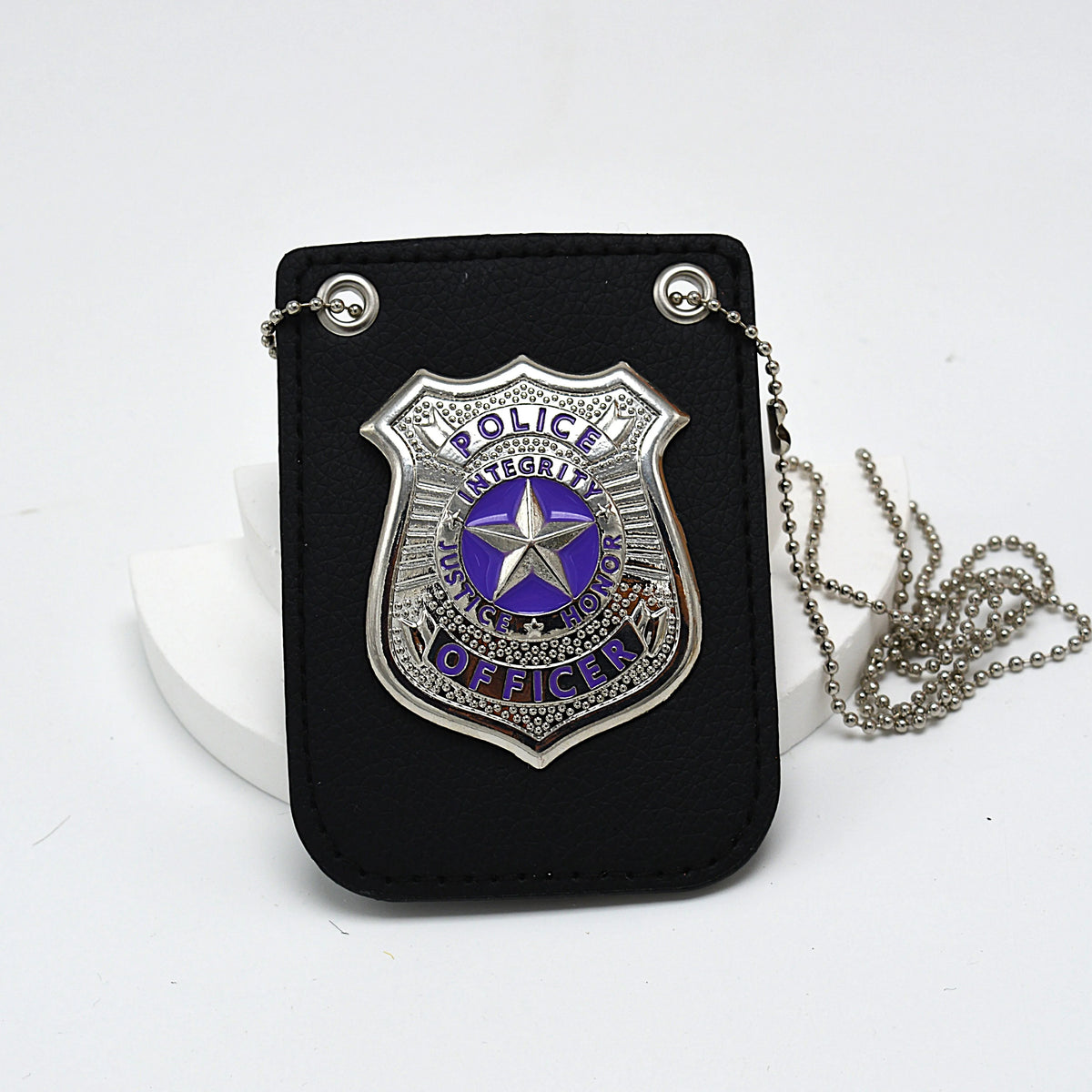 Insignia de fieltro negro con emblema de oficial de policía plateado y cadena para juego de rol