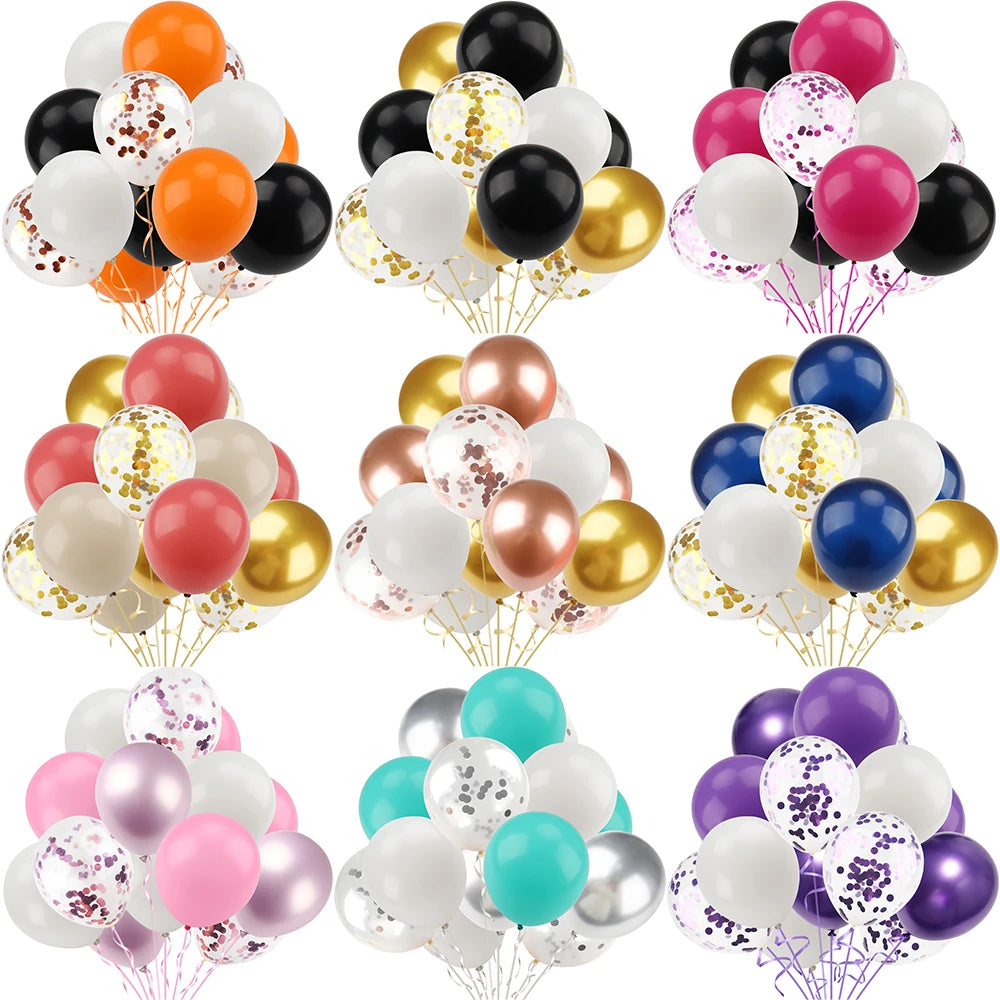 Eine Sammlung mattglänzender Latexballons in verschiedenen Farben wie Gold, Weiß, Schwarz und Pink mit Konfetti-Details.