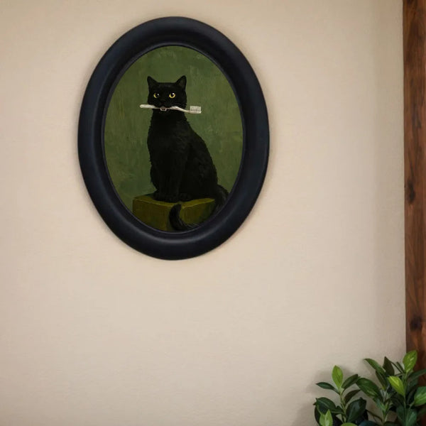 Décor mural vintage : chat noir avec un porte-brosse à dents dans un cadre rond.