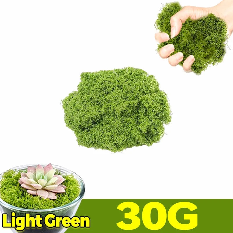 A hand holds a clump of light green artificial moss next to a pile of the same moss, with a 30g weight indicator.