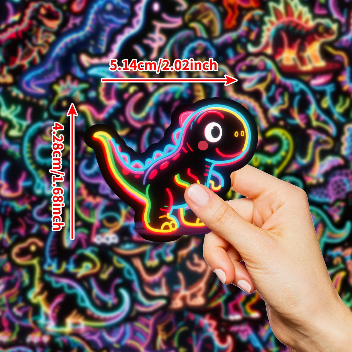 Une main tient un set de stickers de dinosaures et d'animaux lumineux sur un fond abstrait coloré.