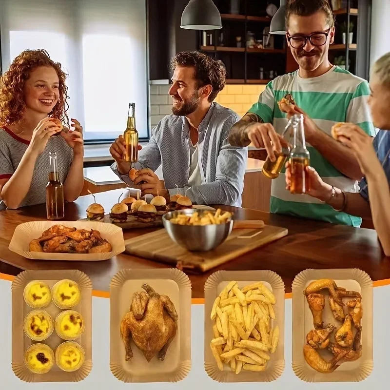 Une collection d'aliments, dont du poulet rôti, des frites et d'autres plats préparés, présentés dans des boîtes en papier.