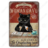 Décor mural vintage en métal représentant un chat noir avec un texte accueillant pour ma grotte de femme