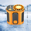 Ventilateur portable orange à taille avec grille de protection, présenté sur un fond enneigé.