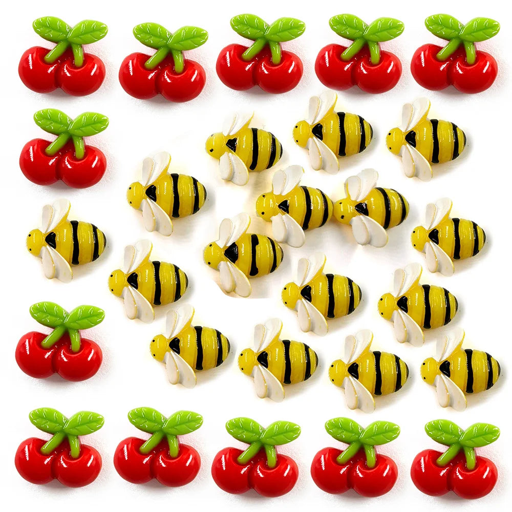 Un set de lindos imanes de nevera navideños con abejas rayadas amarillas y negras sobre fruta roja.