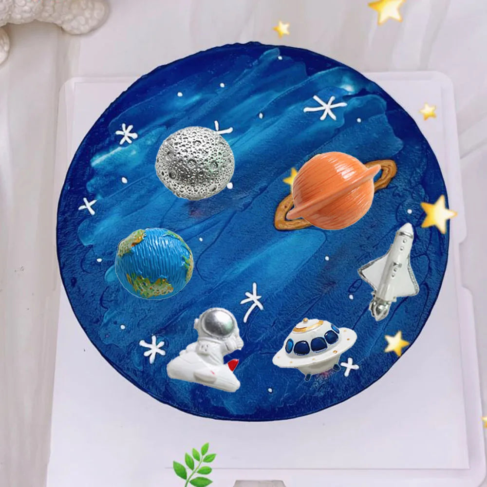Peinture aquarelle bleue de l'espace avec des planètes argentées et oranges et des figures d'astronautes