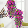 Vigne de glycine en rotin artificiel rose et violet cascade sur un mur blanc